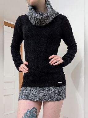 Women’s Black Pullover Sweater with Gray Collar and Hem